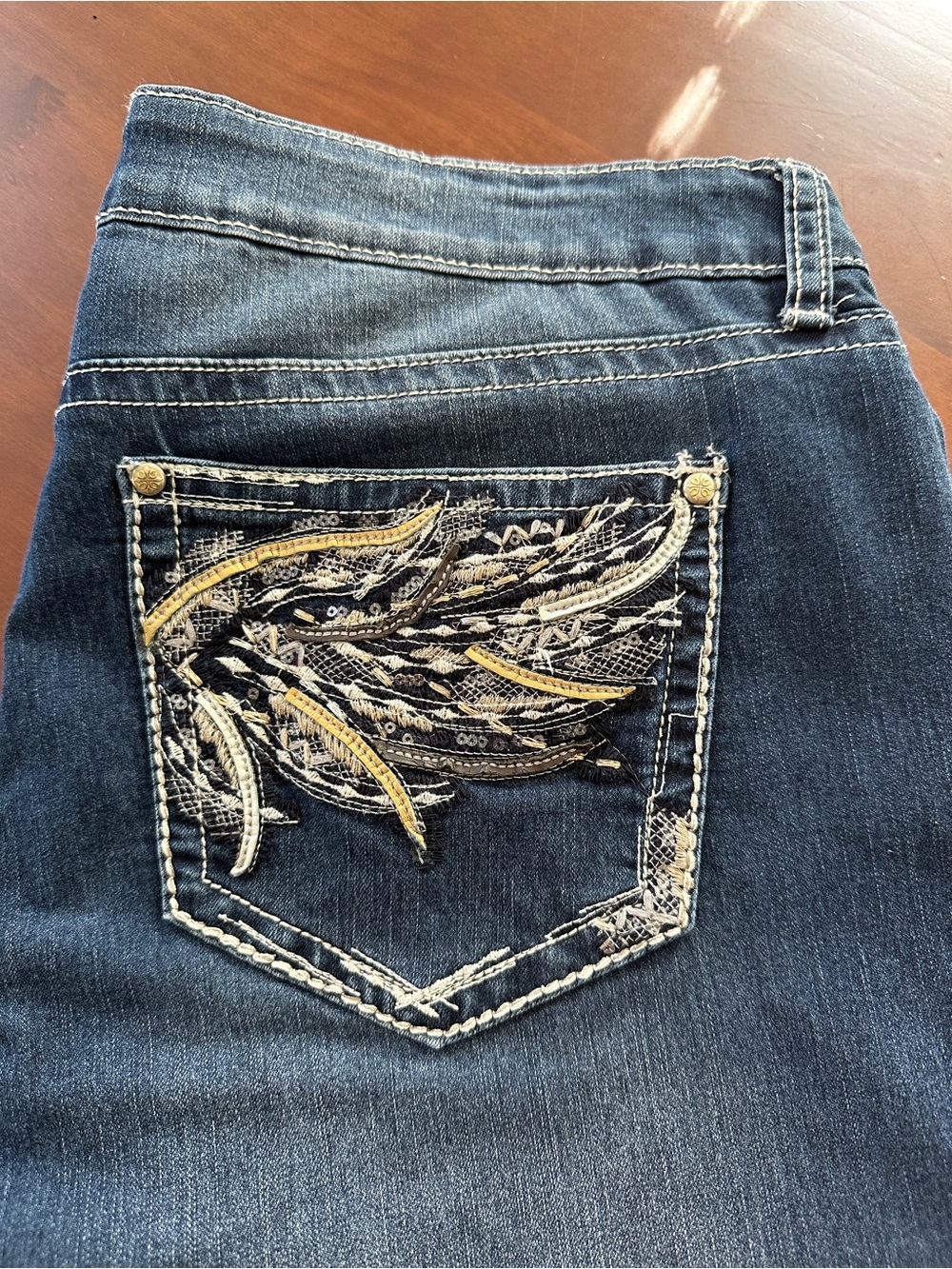 ND Weekend Embroidered Wings Pocket Dark Washed Denim Capri